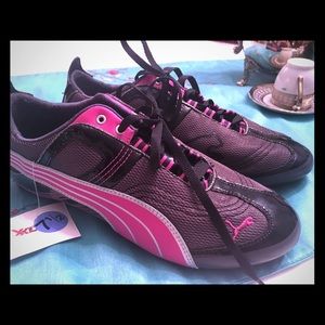 NWT Black & Hot Pink Puma Tennis Shoes